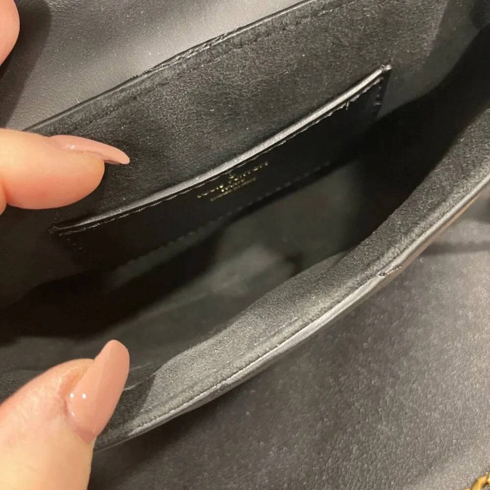 Louis Vuitton Pochette New Wave Leather Handbag (JB1126)